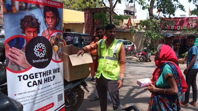 Distribution of Food Packets at Ranchi (Near Pahari Temple)