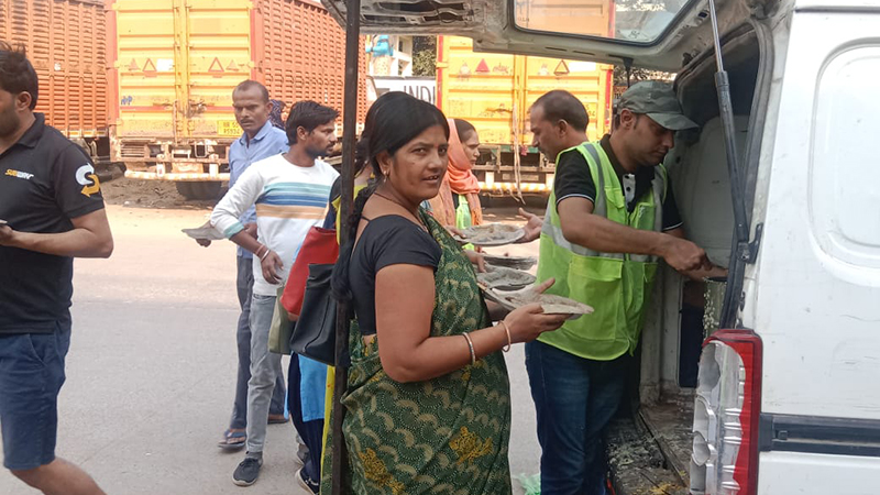 Distribution of Porridge and Kadhi to Industrial Workers at Sector 37, Industrial Area, Gurgaon